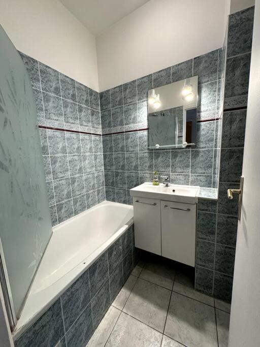 Tour Eiffel Quartier Champs De Mars Appartement